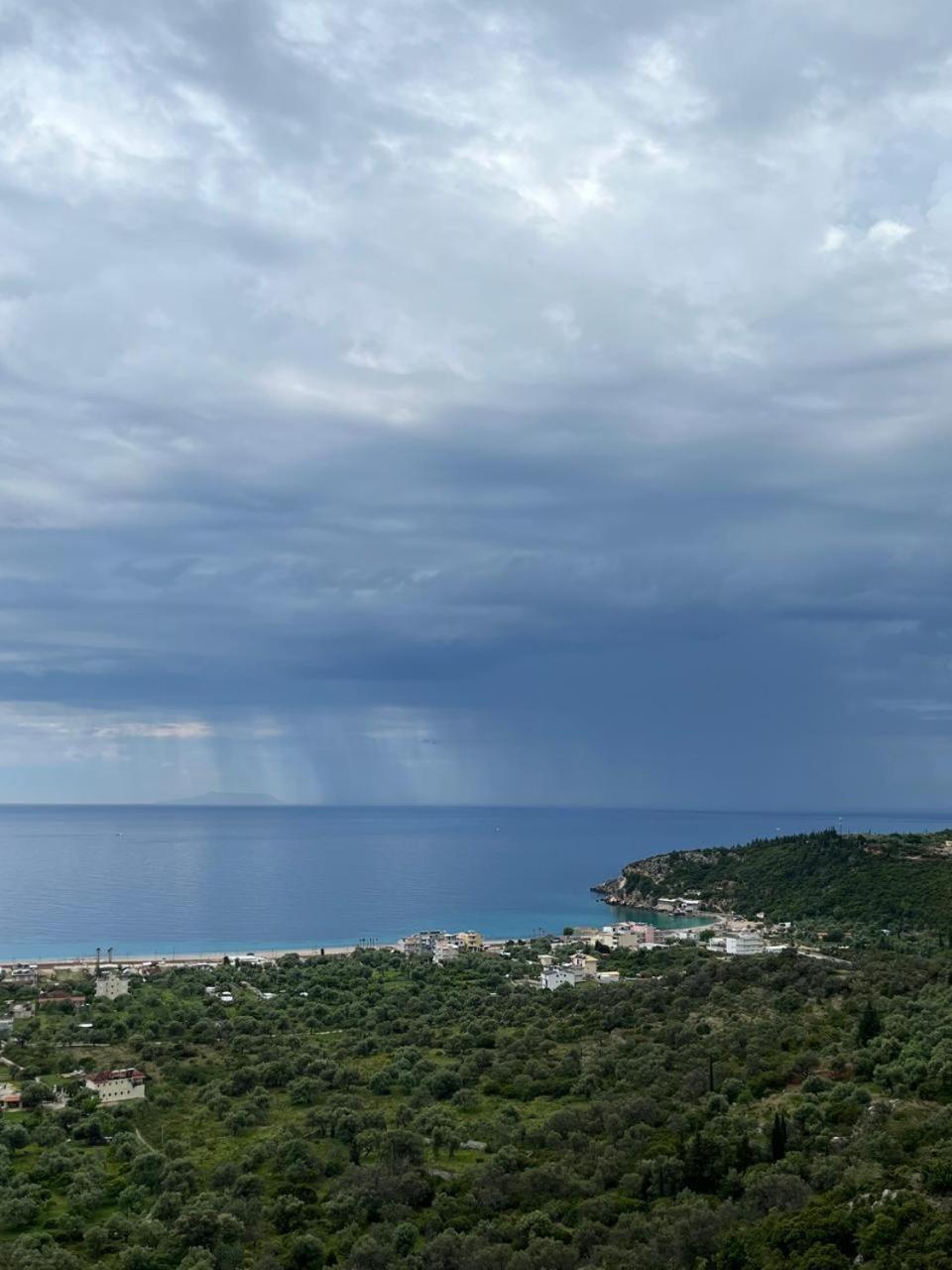 Wait 'N Sea Hotell Himare Eksteriør bilde